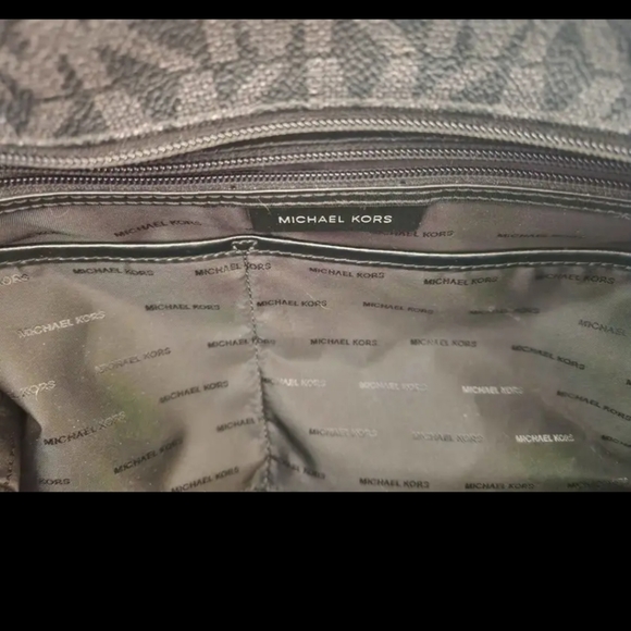 Michael Kors Black Jet Set Tote Bag - Picture 10 of 11